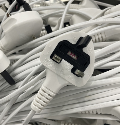 Cable de encargo de la energía solar del calentador de agua los 8ft con el enchufe