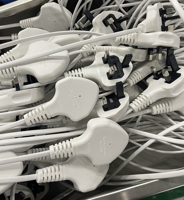 Cable de transmisión universal electrónico del ODM del OEM con el enchufe